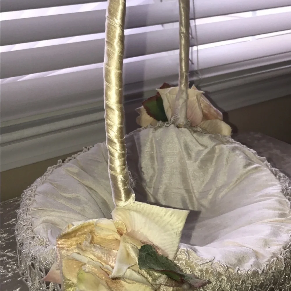 Vintage Victorian silk taffeta/lace flower girl basket